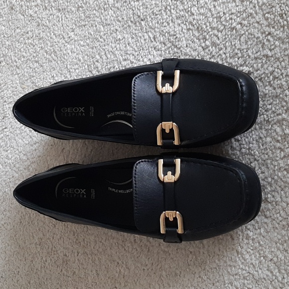 GEOX Respira Black Leather Loafers w Gold Buckle Details - Nearly New! - Picture 6 of 17